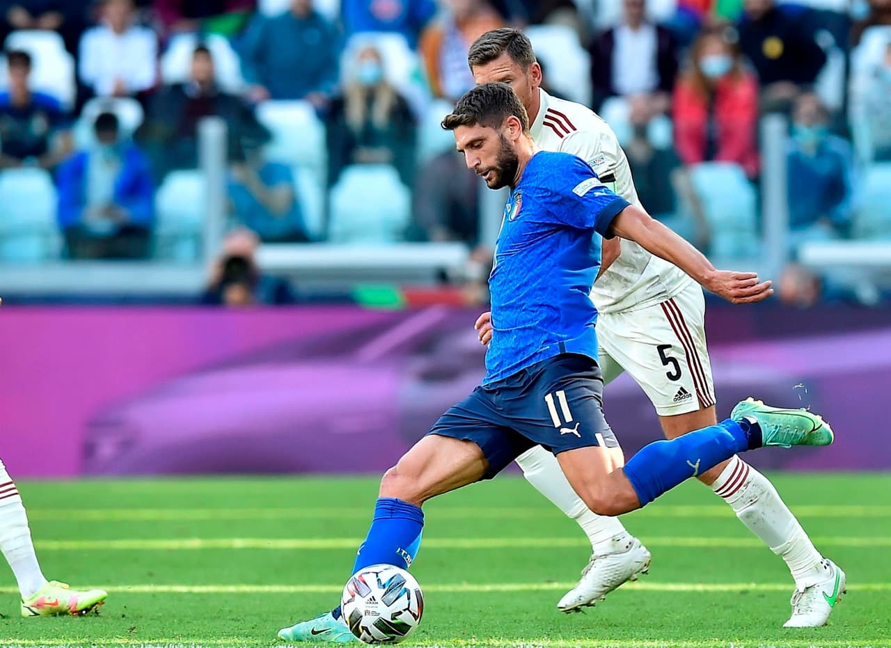 Italia se queda con el tercer lugar de la UEFA Nations League tras vencer 2-1 a Bélgica. Con anotacion de Barella y un penalti cobrado de Berardi, la 'Azzurra' se lleva la victoria. El único tanto por parte de los 'red devils' fue de Charles De Ketelaere ya al final del encuentro.