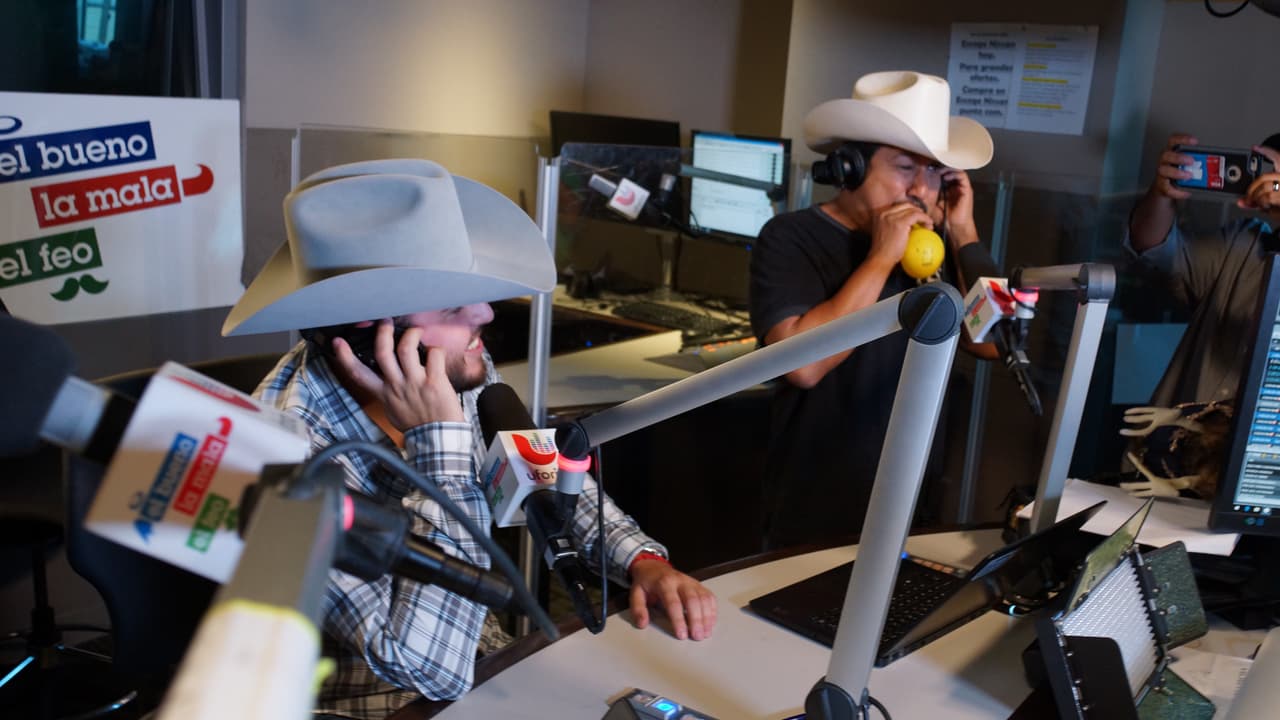 Carla Medrano enamoró a Gerardo Ortiz durante la entrevista del artista con 'El Bueno, La Mala y El Feo'.