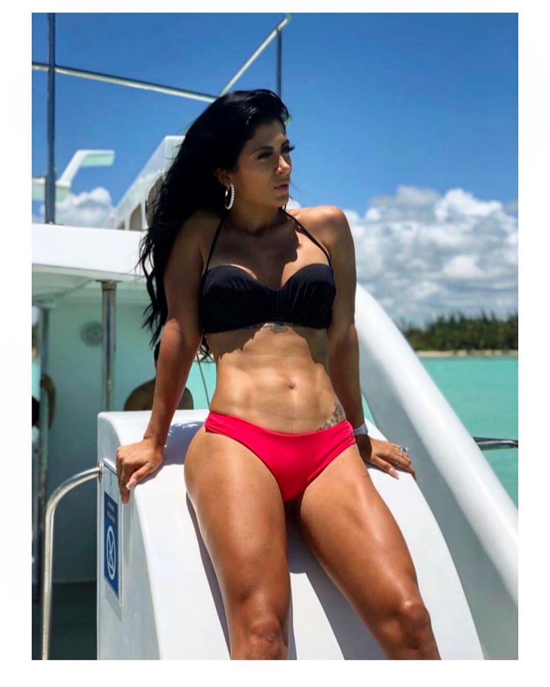 La empresaria guatemalteca presume un cuerpo escultural.