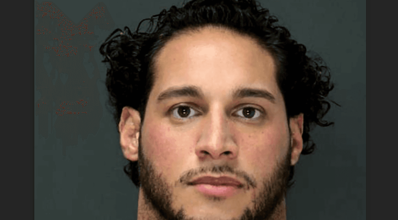 Arrestan al sospechoso de disparar a sus padres en plena Navidad en su mansión de Long Island