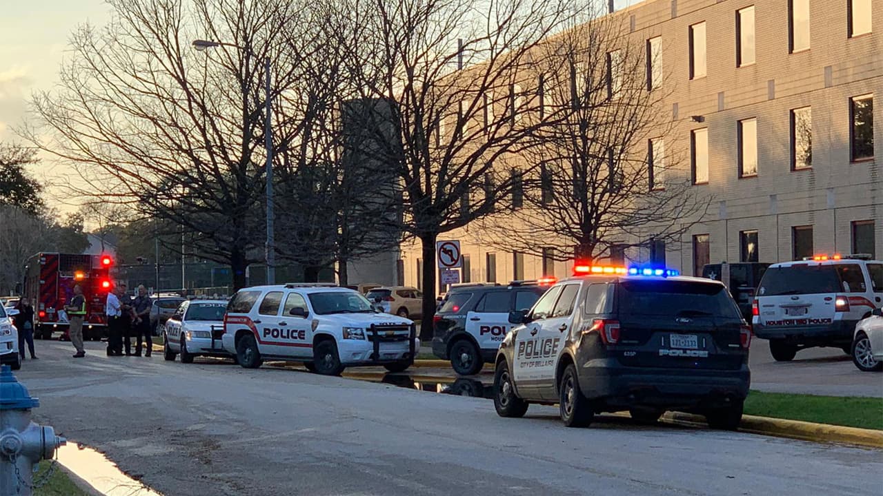 Incautaron dos armas de fuego en preparatorias del condado Harris en menos de dos meses