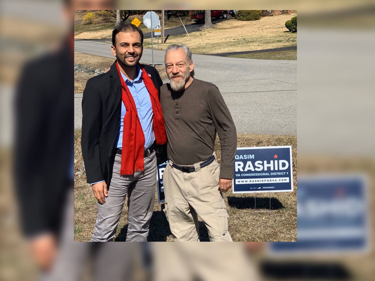 Un hombre envía tweets antimusulmanes a un candidato político y este le responde ayudándole a pagar su deuda médica