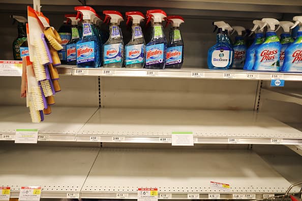 Rohde señaló que los artículos como agua embotellada, baterías y linternas son un excelente kit de emergencia
<b>para desastres naturales, pero plomería y la electricidad generalmente no se ve afectada por la enfermedad. </b>Por lo que estos artículos no son necesarios comprarlos.