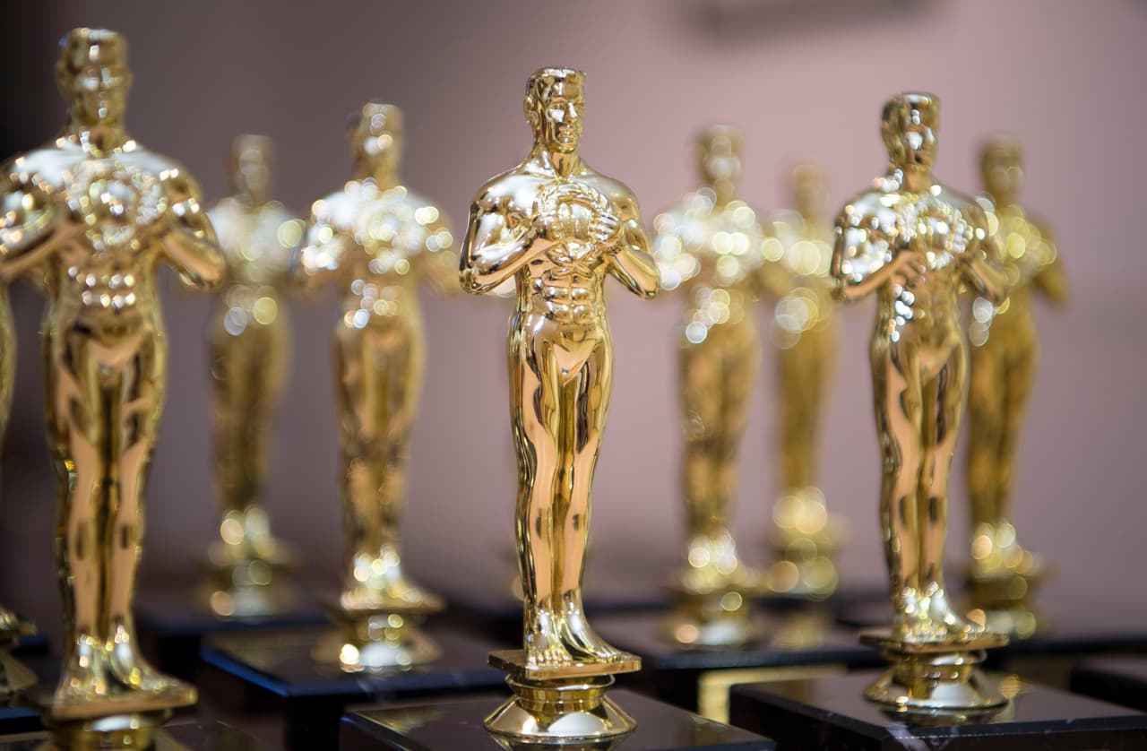 El sitio web
<b><a href="https://wallethub.com/blog/oscars-facts/19250/" target="_blank">wallethub</a></b> publicó una serie de datos en relación con la premiación. Incluyeron desde las calificaciones que Rotten Tomatoes le puso a las cintas nominadas hasta el precio de
<b>dos entradas a la fiesta de Vanity Fair</b>.
