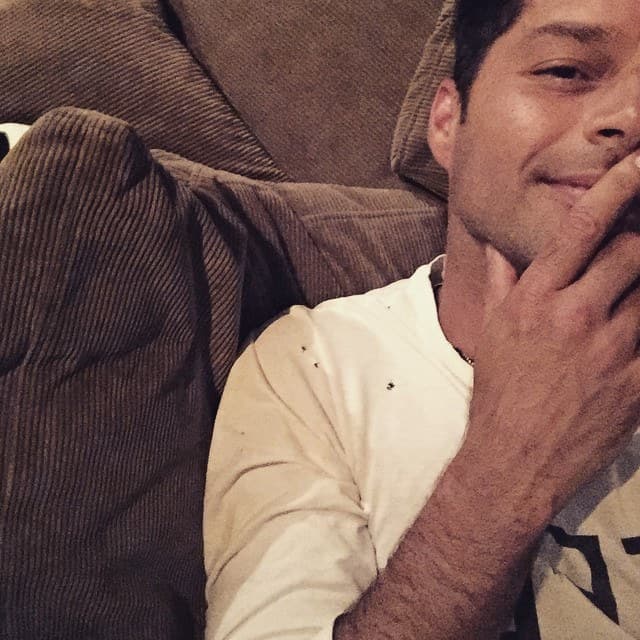 "Cómanse a besos esta noche"-Ricky Martin.