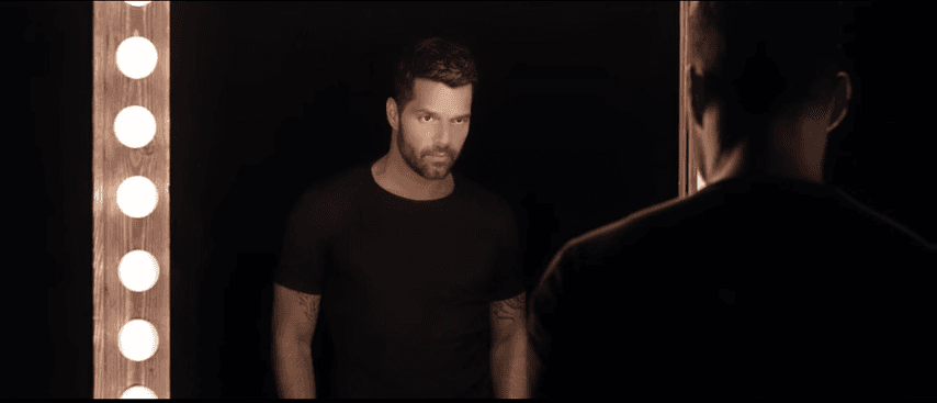 "No te necesito para nada, pero te quiero para todo"-Ricky Martin.