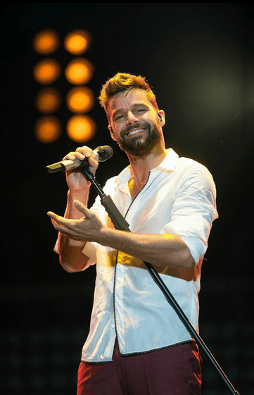 “Haz limpieza espiritual de tu mente y de tu alma. Medita y ora diariamente”-Ricky Martin.