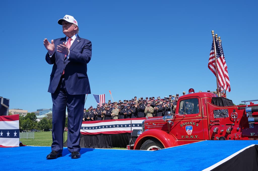 Trump muestra un video y defiende que estuvo en el World Trade Center tras los atentados del 9/11