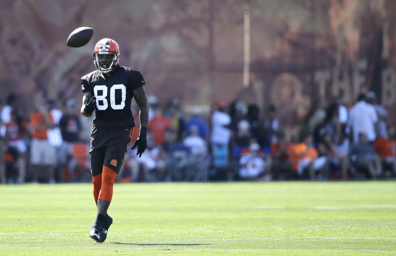 Mike Pettine: Los Cleveland Browns no cortarán al lesionado receptor Dwayne Bowe