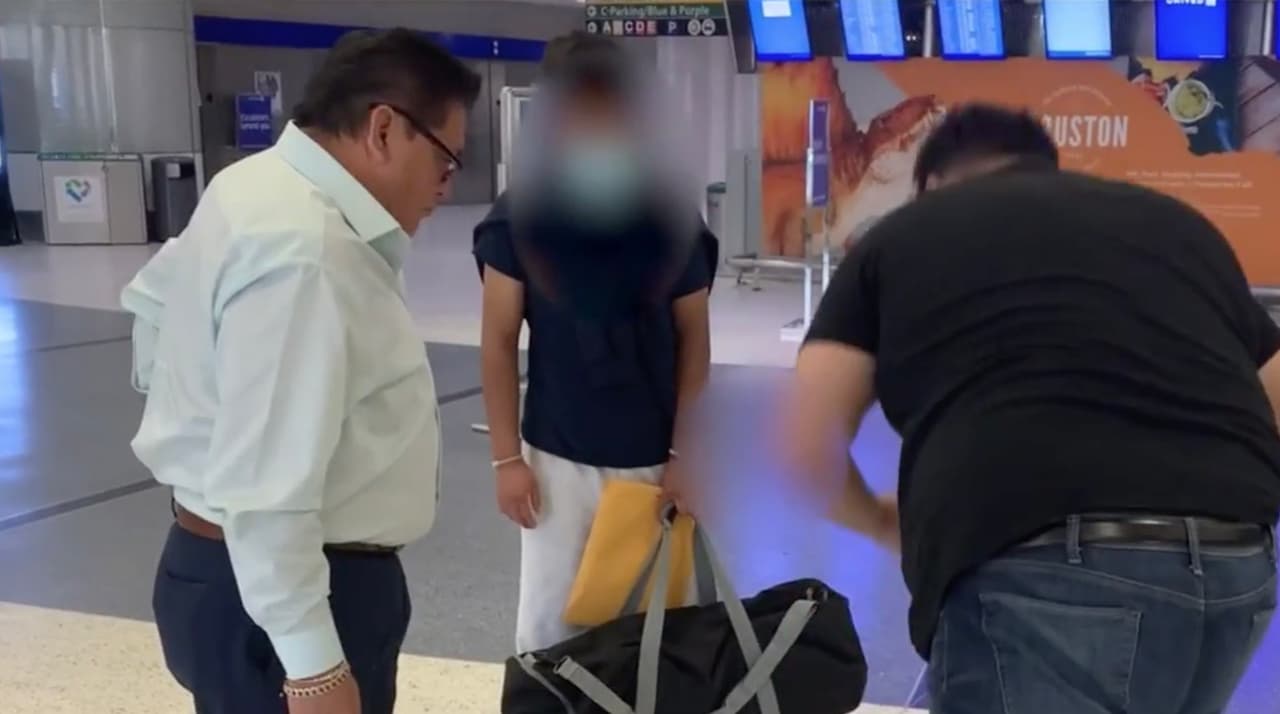 Raúl Rodríguez contó cómo fue el proceso para solicitar la custodia del menor, tuvo que entregar documentos del negocio, las cuentas bancarias, income tax, acta de nacimiento, pasaporte mexicano y las huellas con el
<b><a href="https://www.fbi.gov/news/espanol" target="_blank">FBI,</a></b> entre otras.