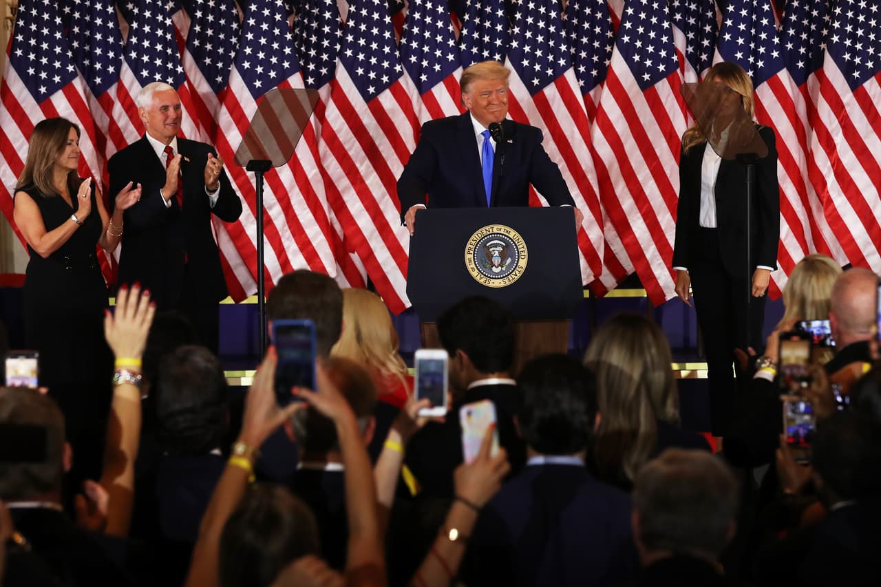 "Vamos a la corte porque queremos que paren de contar los votos", agregó Trump.