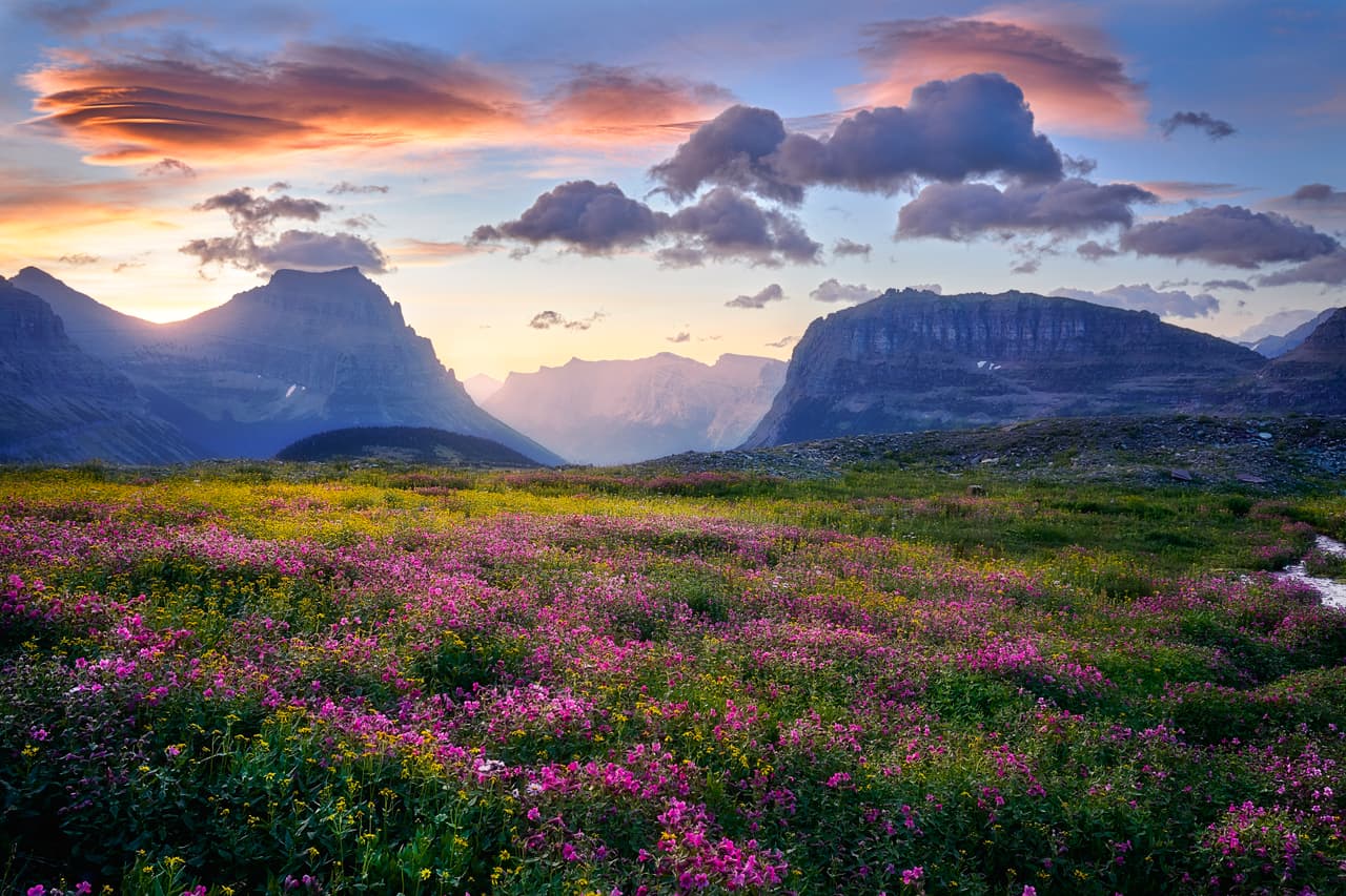 <b>Puesto 2. Parque Nacional Glacier, Montana. </b>En el límite con Canadá, esta área protegida es un destino grandioso para los excursionistas. Luego de pagar una módica tarifa para entrar, podrá caminar, nadar y escalar. Ofrece actividades gratuitas dirigidas por guardabosques del parque, que incluyen caminatas y observación de estrellas.
<br>