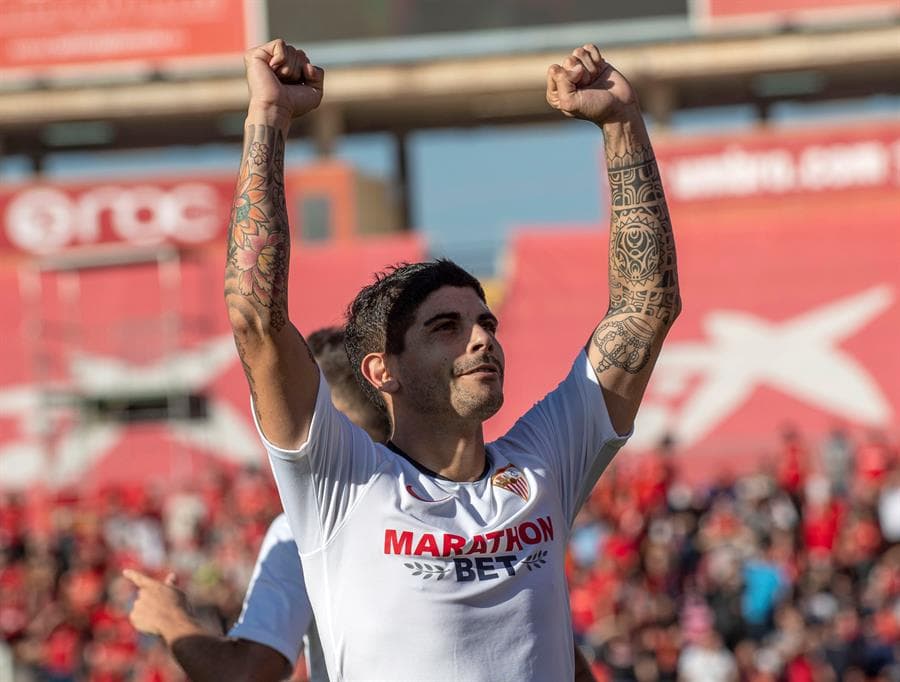 Sevilla se lleva una importante victoria a casa y se posiciona en el tercer lugar de la tabla de La Liga. Los autores de los goles fueron Diego Carlos y Ever Banega para marcar el 2-0 ante Mallorca. 'Chicharito' no fue convocado para este partido.
