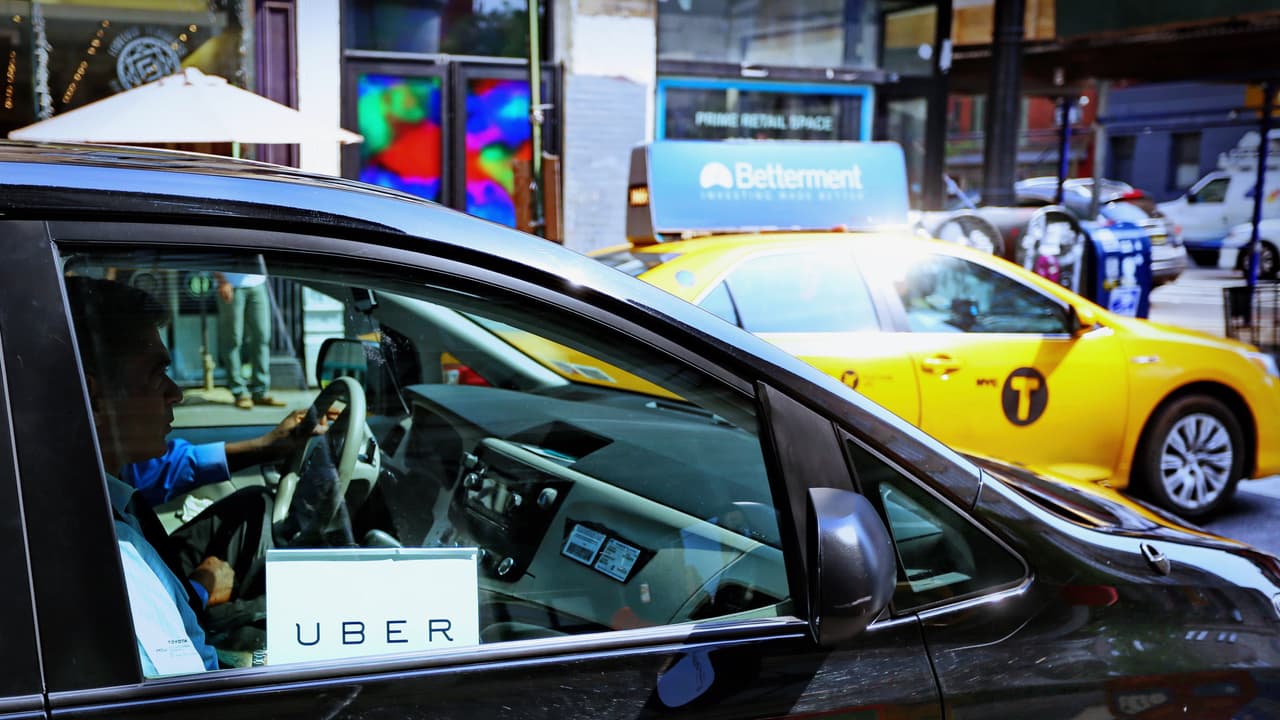 ¿Por qué Nueva York le pisó el freno al crecimiento de Uber y Lyft?