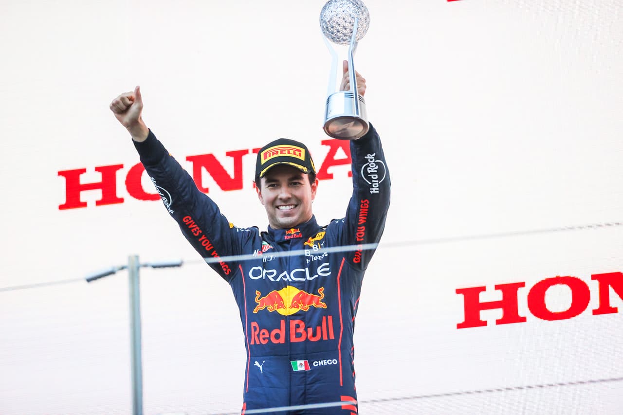 Verstappen dominó de inicio a fin en Suzuka para ser bicampeón de la Fórmula 1 al otorgar los puntos completos por FIA; 'Checo' Pérez finalizó en segundo por sanción a Leclerc.