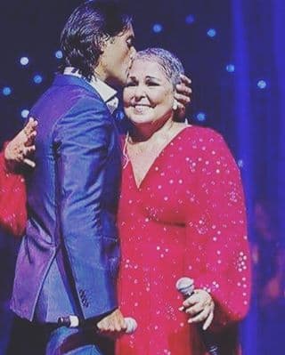 "Al principio hubo ahí como que ella no estuvo muy de acuerdo con la relación, pero eso luego luego se limpió, se hizo a un lado y siempre tuve una muy bonita relación con Lupita", aseguró Alessandra en entrevista con 'No lo cuentes' en mayo de 2012.