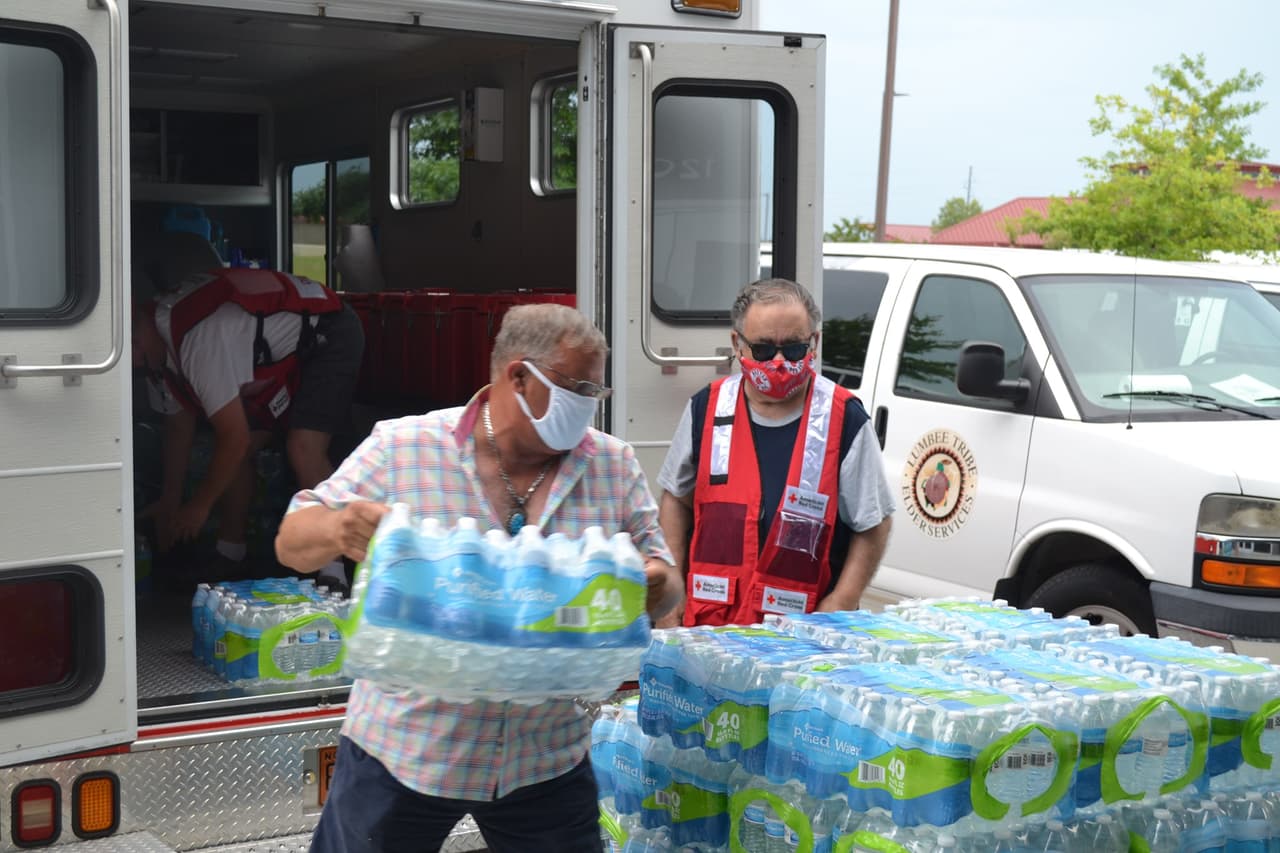 Los voluntarios han trabajado en conjunto a los socios comunitarios desde el fin de semana, organizando los insumos necesarios en caso de una emergencia.