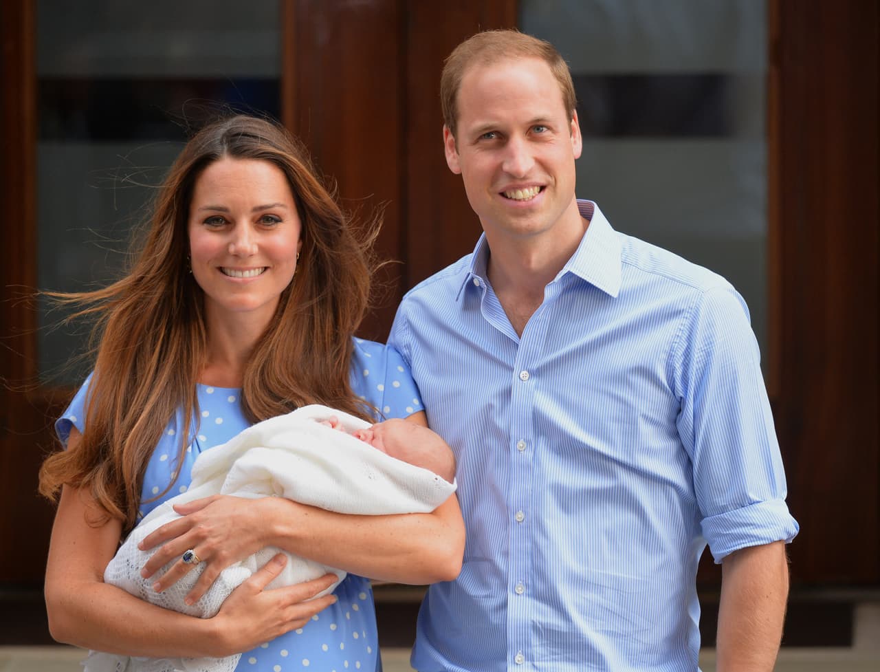 Son padres de tres hijos: George (4), Charlotte (2) y el nuevo bebé nacido el 22 de abril de 2018.