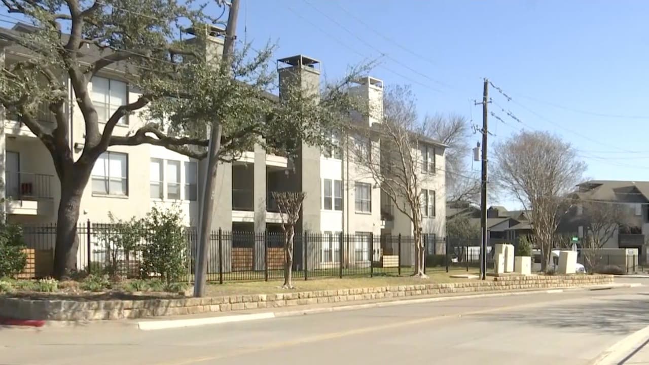 Tres oficiales heridos y un sospechoso electrocutado es el saldo de un tiroteo y persecución en Dallas