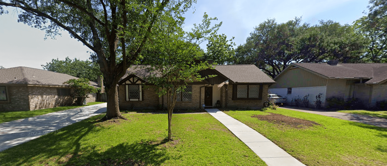 En primer lugar se encuentra el vecindario de Clear Lake en Houston, Texas.
<b>Tuvo una calificación A+ con más de 143 reseñas. </b>
<br>
<br>"Vivir en Clear Lake ofrece a los residentes una densa sensación suburbana y la mayoría de los residentes son dueños de sus casas", menciona Niche.
<br>
<br>En Clear Lake hay una gran cantidad de restaurantes, cafeterías y parques.
<b>Además, las escuelas públicas en Clear Lake están muy bien calificadas. </b>
<br>
<br>En lo único que tiene una calificación C+ es en: Delincuencia y seguridad.