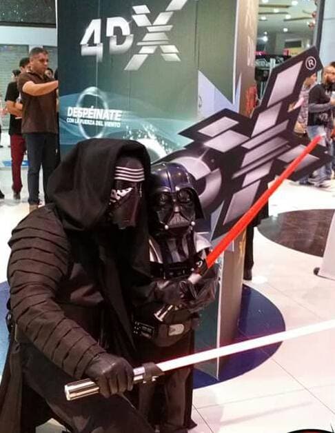 Dos generaciones: Kylo Ren y Darth Vader