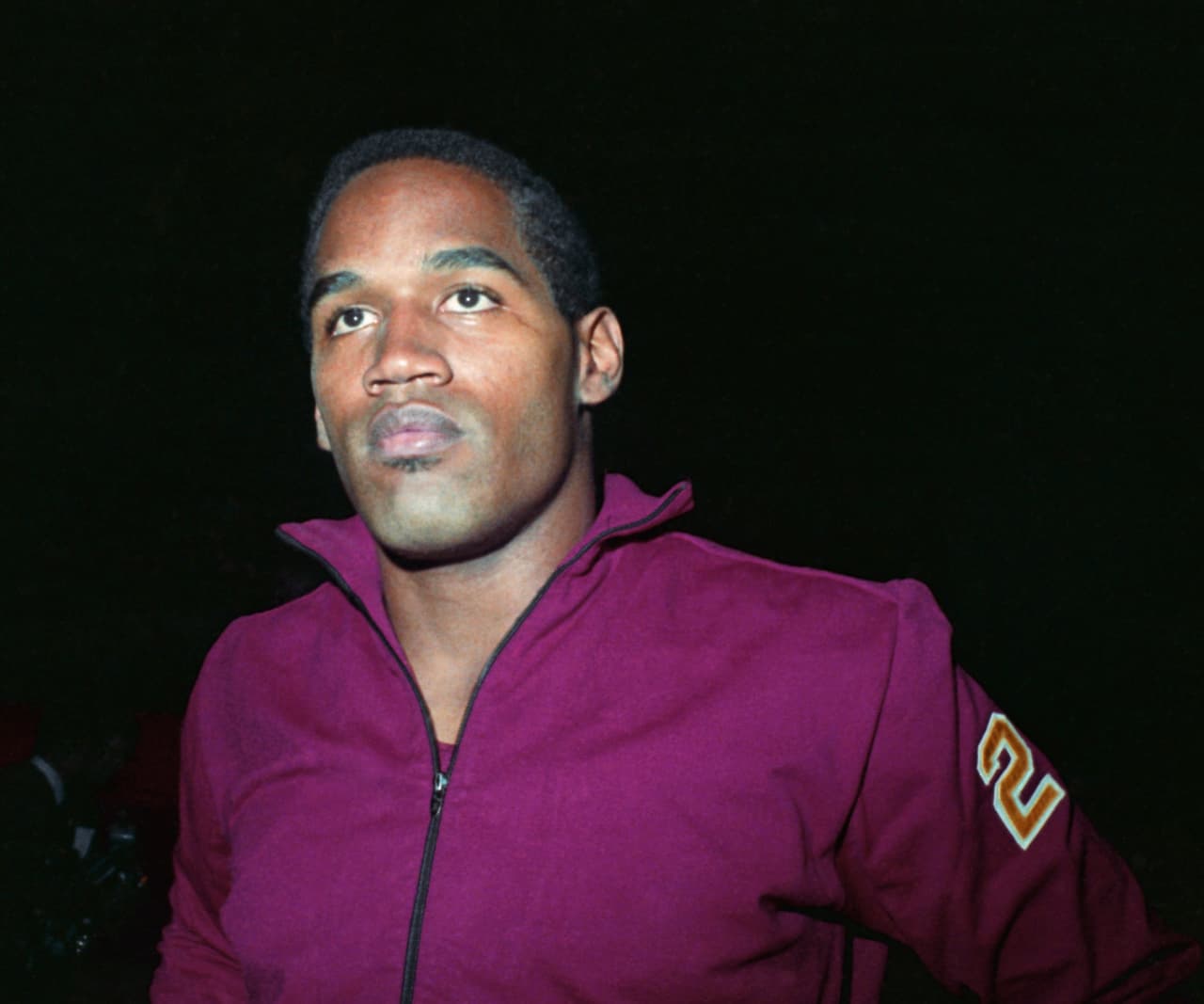 En 1994 la playera universitaria de O.J. Simpson fue hurtada de su cuarto en la Univerisdad USC, así como la réplica del trofeo Heisman.