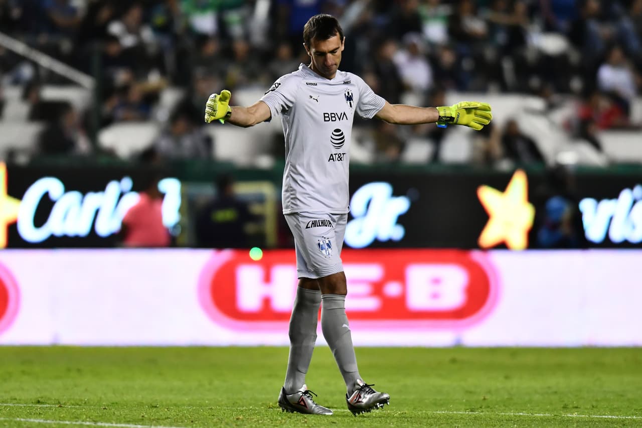 Luis Montes se lució con doblete en la goleada de 3-1 sobre el campeón Monterrey que alaga su racha a cinco jornadas sin triunfo.