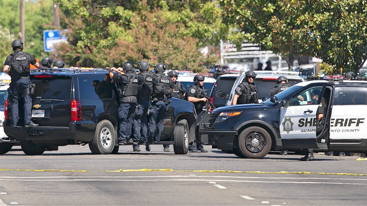 Un policía muerto y dos heridos al ser atacados con un fusil de asalto en California