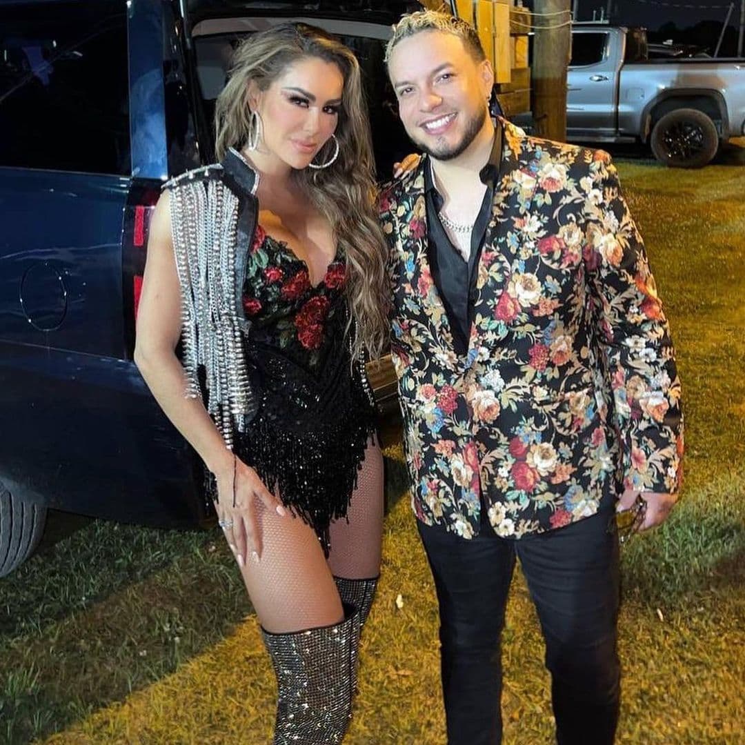 El martes 10 de mayo posteó una foto con el cantante Lorenzo Méndez, con quien compartió escenario. "Feliz día de las madres. Aquí festejándoles en este día como amo hacerlo. Trabajando, mi mejor terapia", apuntó al pie de una serie de imágenes y videos de su show.