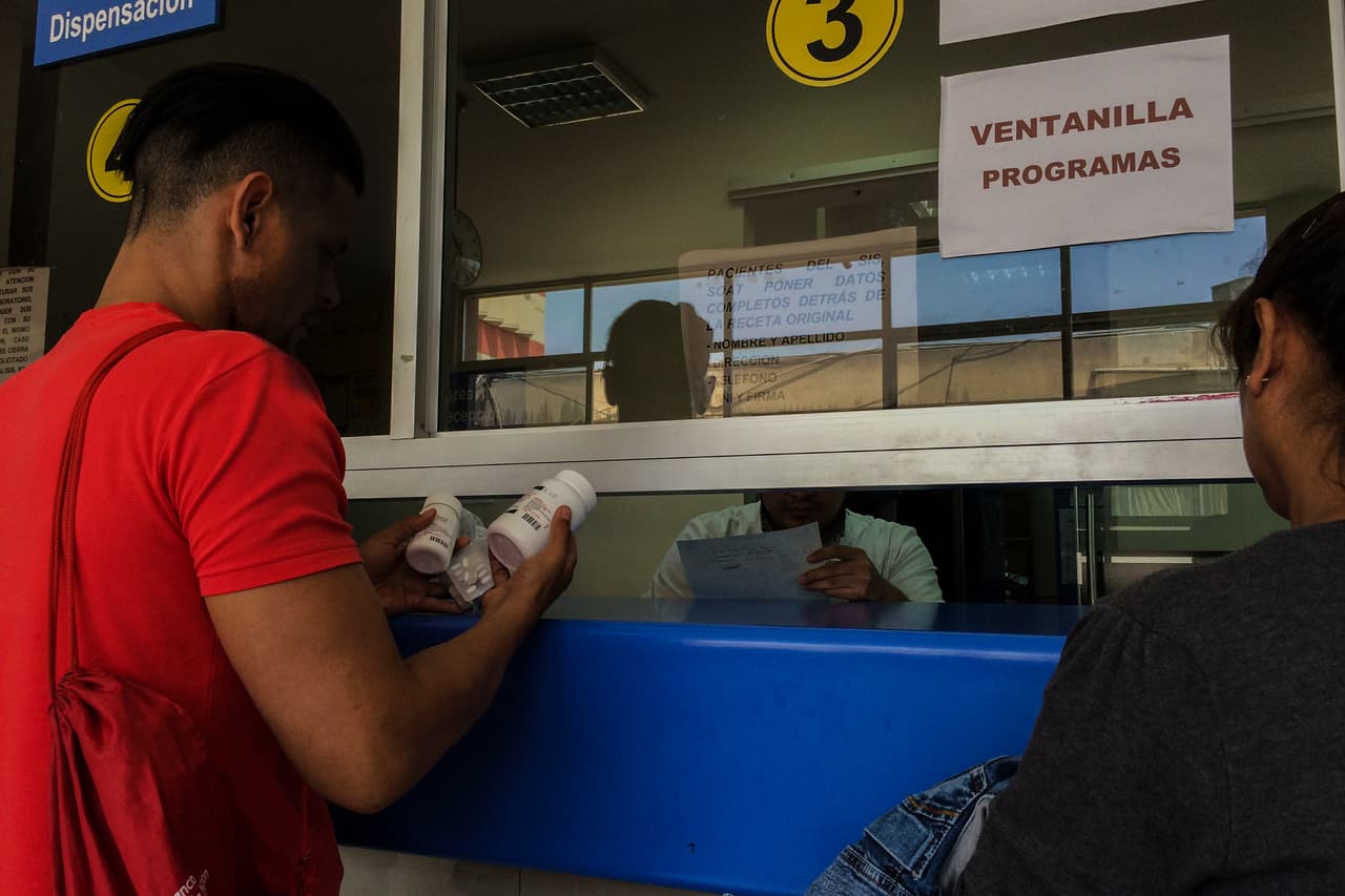 A Julio, otro venezolano que migró a Perú, le diagnosticaron VIH hace 17 años cuando ni siquiera había cumplido la mayoría de edad. “Era un chamo. Vivía muy liberal”. Hoy día toma siete pastillas diarias.