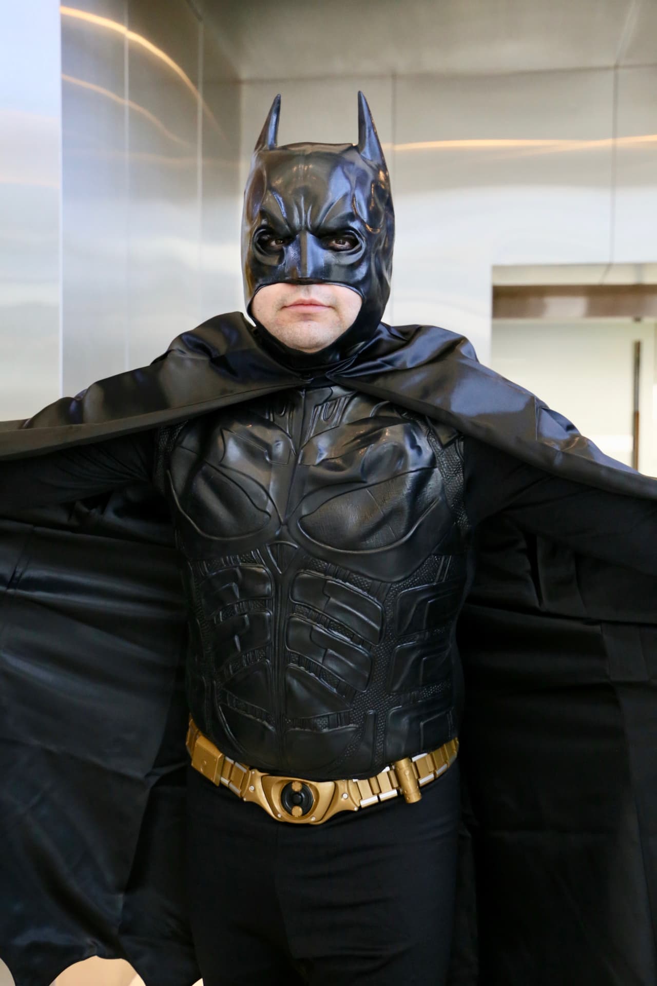 El locutor se tuvo que razurar el bigote y la barba para poder darle vida a este personaje y verse idéntico a él.