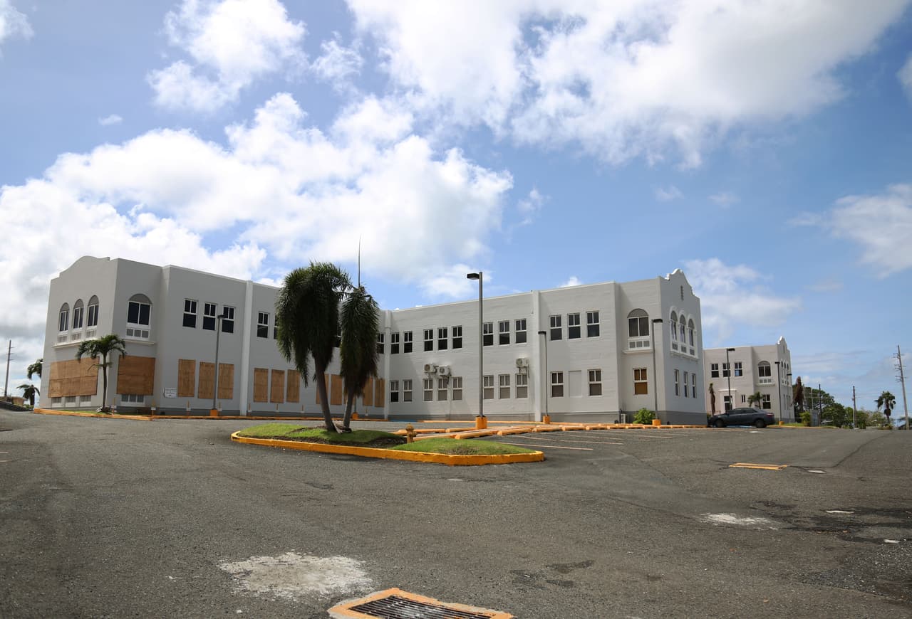 El Hospital Buen Samaritano, en el municipio de Aguadilla, fue uno de los que cerró tras el paso del huracán María por Puerto Rico.