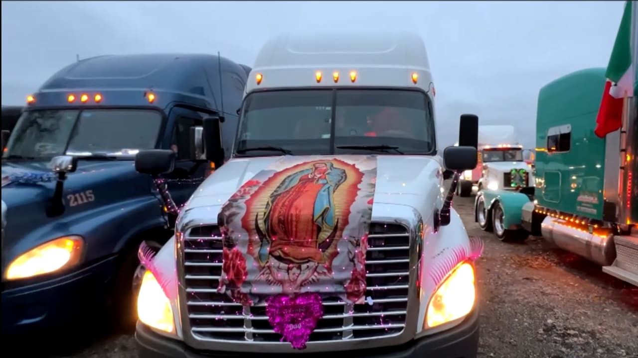 Una de las participantes, utilizó el rosa por ser sobreviviente de cáncer. Así le agradeció a la Virgen de Guadalupe por ayudarla a vencer tres veces el cáncer de mama.