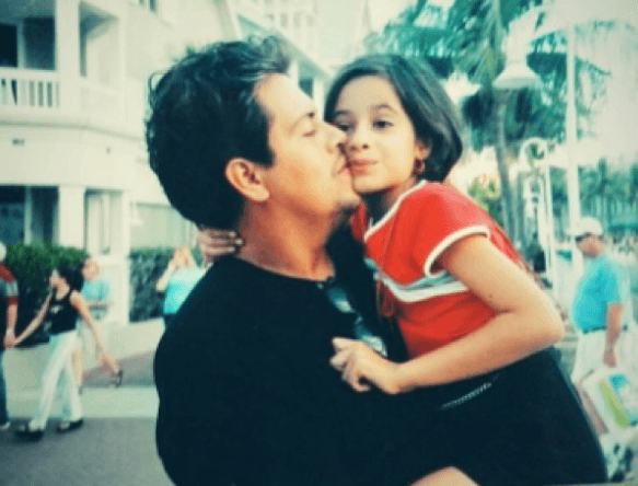 La cantante se mantiene fiel a sus raíces y siempre busca incorporar los ritmos latinos en sus canciones.