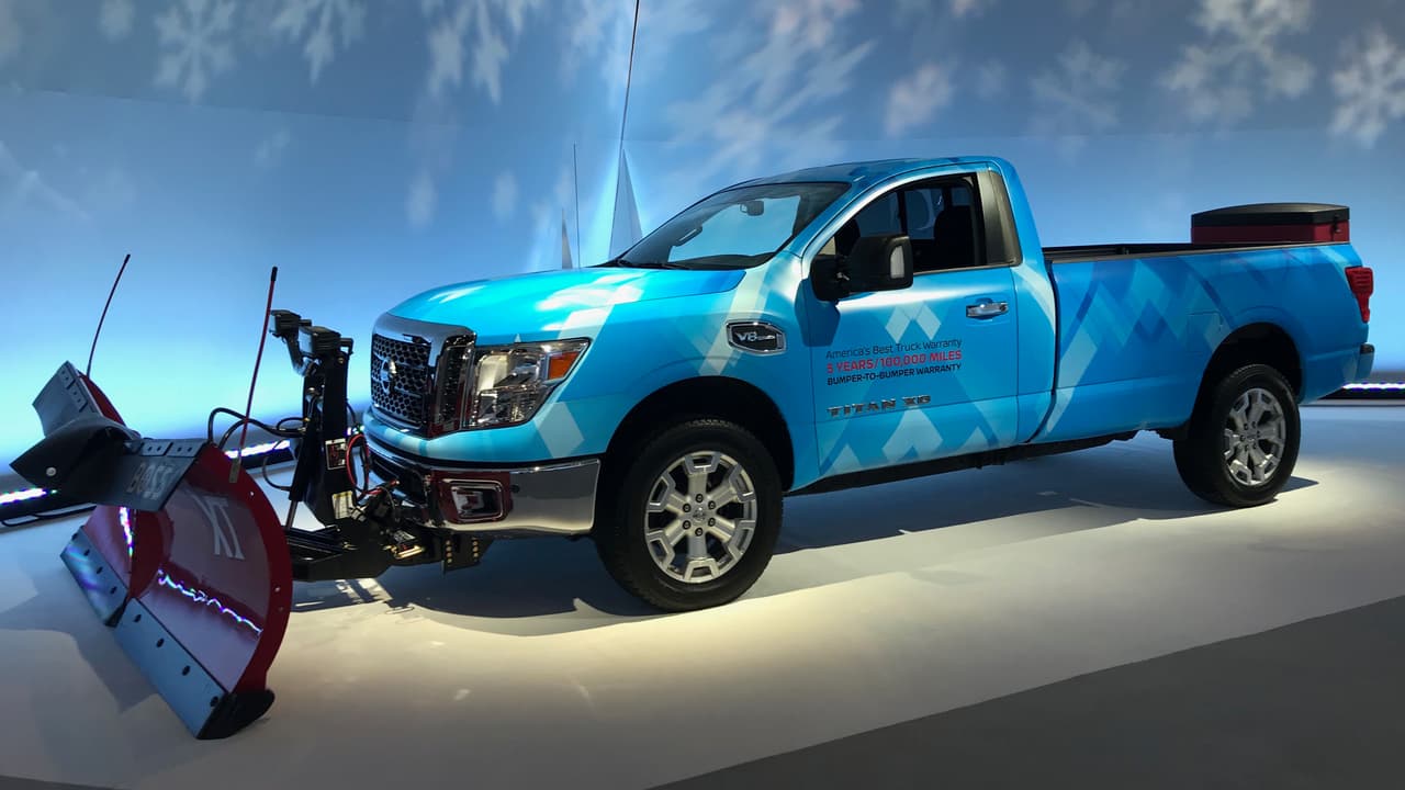 Nissan Titan Snow Plow
<br>
<br>No hay duda que más de uno de los que nos quedamos atrapados en chicago durante una de las tormentas de nieve más grandes del invierno 2017-18, nos hubiese encantado tener las llaves de esta Nissan Titan V8 con palas para arrastrar nieve.