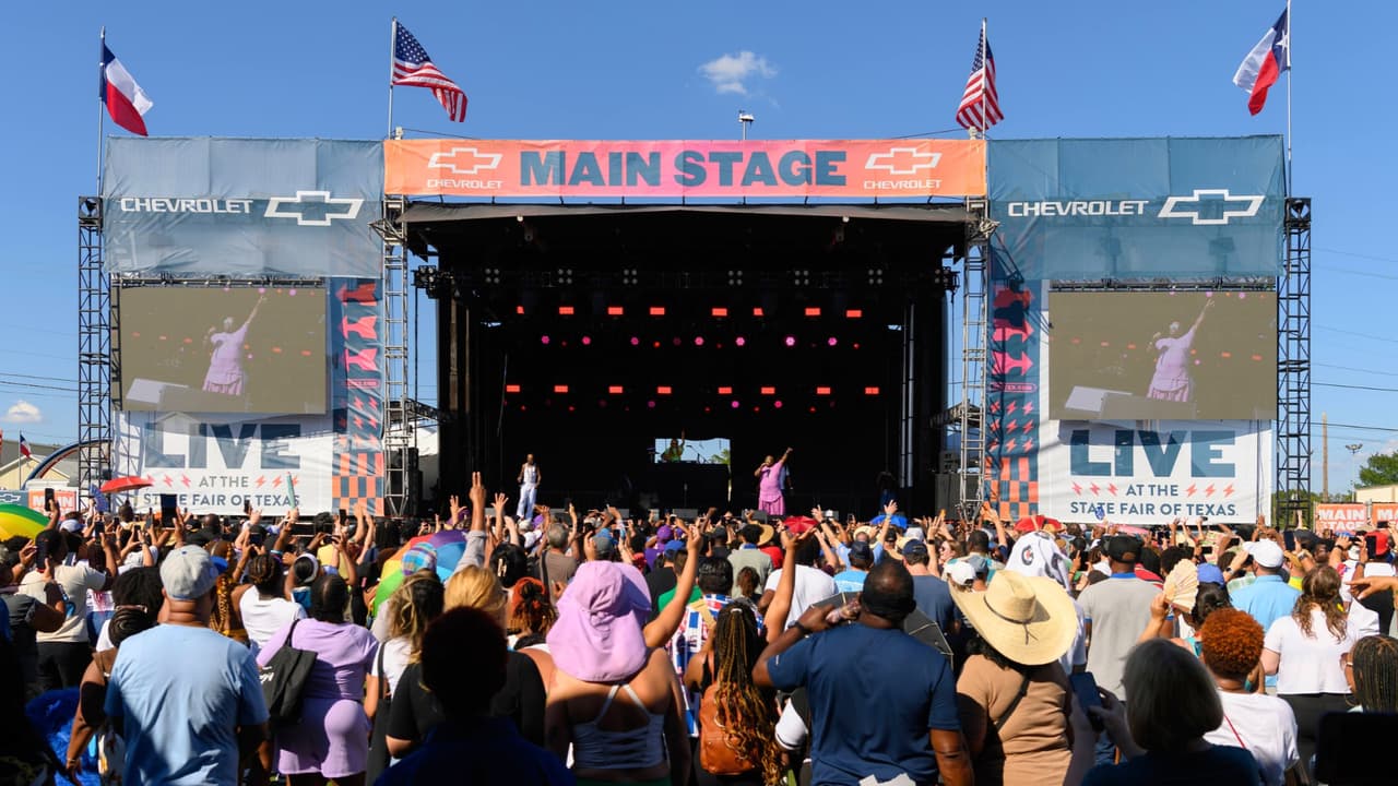<h3 class="cms-H3-H3">En resumen 🎡</h3> 👉🏻
<b>Asistencia: </b>Casi 2.1 millones de personas visitaron la feria en 2026, más que en 2025.
<br>👉🏻
<b>Recuperación:</b> La cifra todavía está por debajo de los 2,385,855 visitantes registrados en 2024.
<br>👉🏻
<b>Descuentos:</b> Bajaron los precios de entradas, estacionamiento y varias atracciones tras las quejas de 2025.
<br>👉🏻
<b>Becas:</b> La feria benefició a 103 estudiantes en 2026, frente a 220 el año anterior.
<br>👉🏻
<b>Donaciones:</b> Se recolectaron menos alimentos, aunque aumentó la recaudación para programas ganaderos y becas.