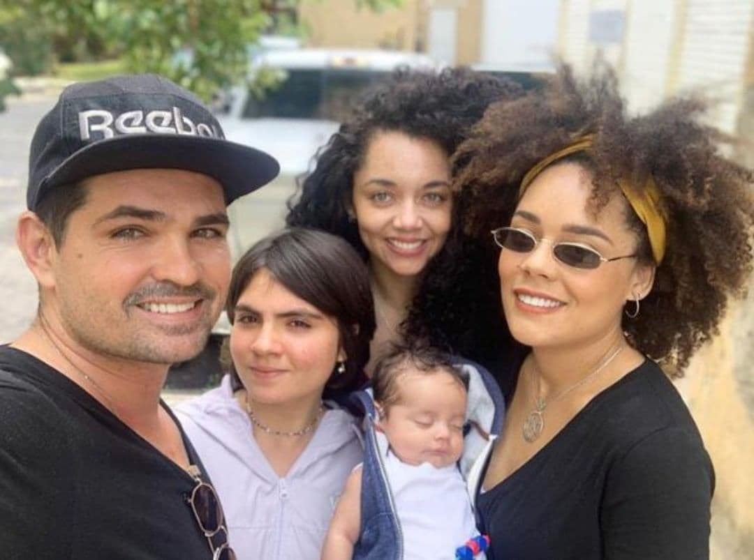 El domingo, la pareja celebró una misa a nombre de su hijo en El Templo de San Miguel del Espíritu Santo en Comala.