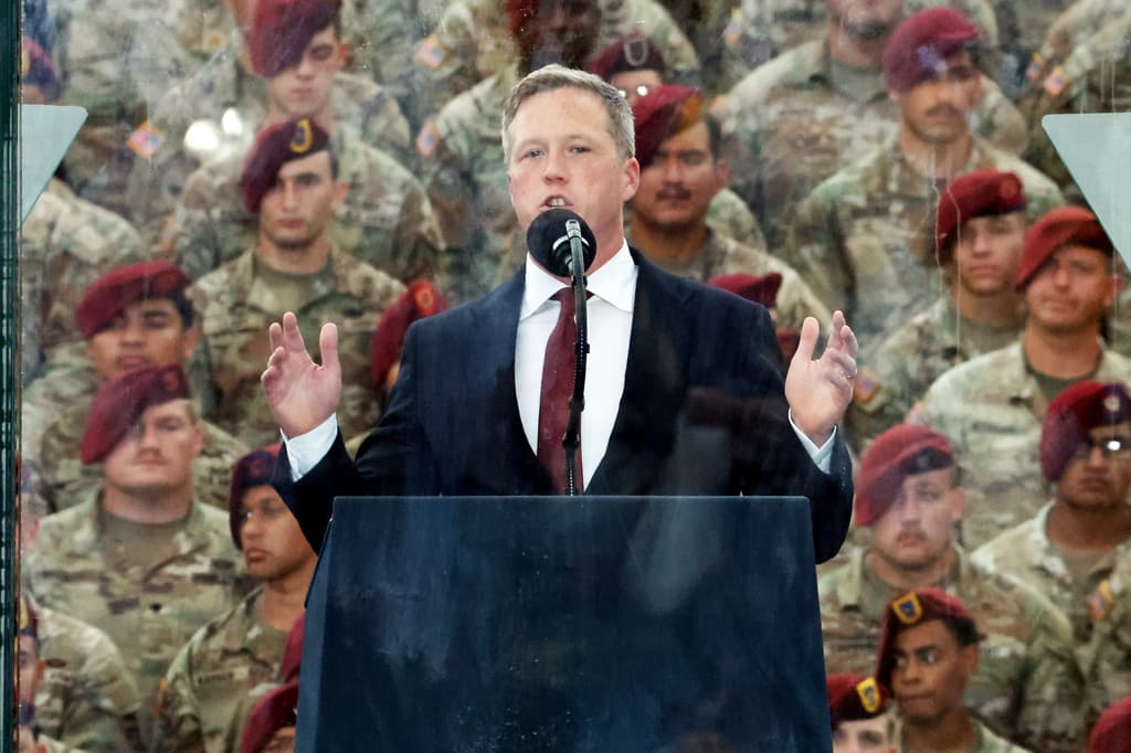 Renuncia Dan Driscoll, secretario del Ejército, tras meses de tensiones con Pete Hegseth