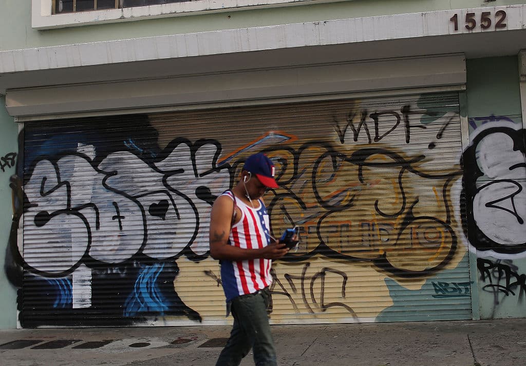 Aunque tienen un pasaporte estadounidense, los puertorriqueños que viven en la isla no tienen los mismos derechos civiles de la constitución de EEUU. (Getty images)