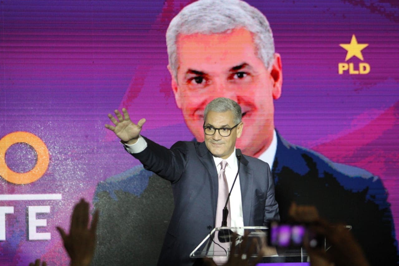 Emiten primeros resultados de primaria en R.D., Gonzalo Castillo y Leonel codo a codo