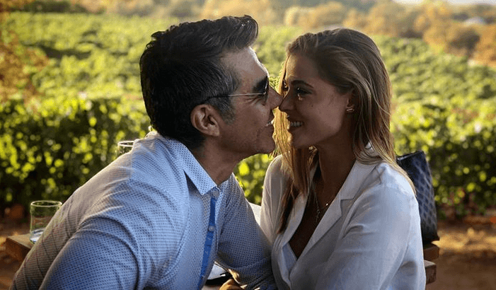 Adrián Uribe confirma su relación con joven modelo.