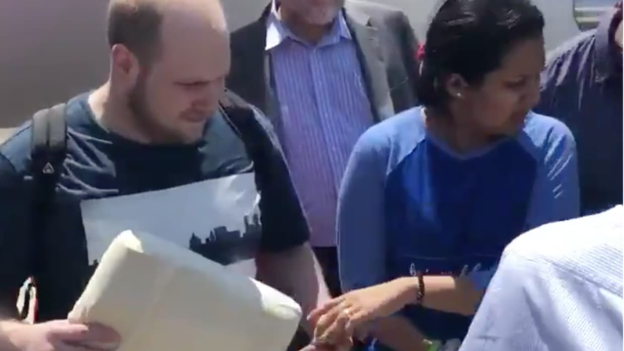 En mayo Holt envió un mensaje a su madre en el medio de un violento motín en la sede de los Servicios Bolivarianos de Inteligencia (Sebin).
<br>