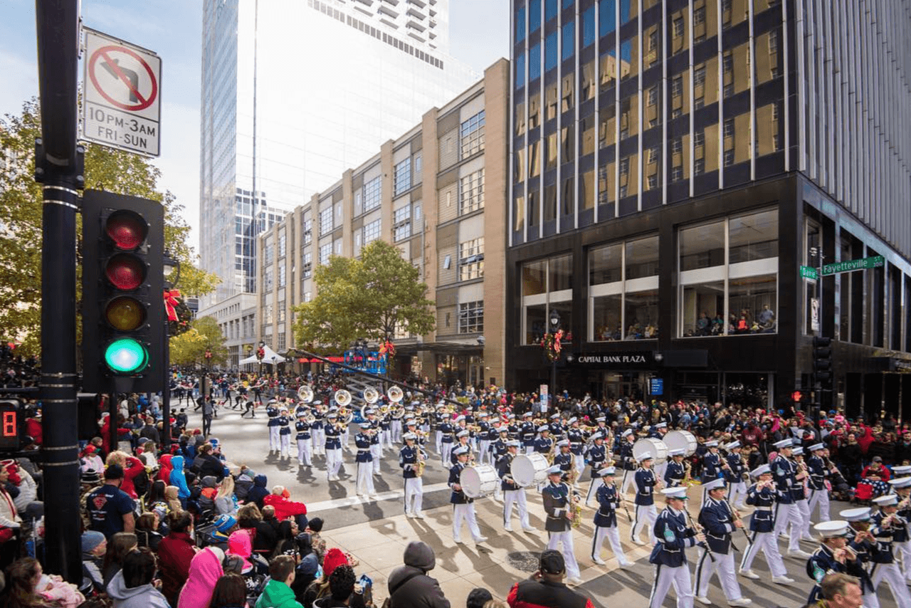 <b>Fecha y lugar: </b>el desfile es el sábado 20 de noviembre de 2021. Inicia a las 9:40 a.m. desde el centro de Raleigh y durará alrededor de 2.5 horas.