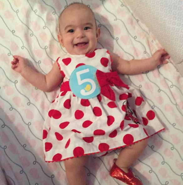 Un enorme sonrisa para celebrar mis 5 meses.