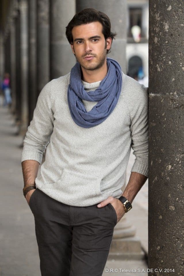 Lyle también es modelo, ha desfilado y posado para importantes marcas mexicanas. En 2012 fue imagen de Calvin Klein.