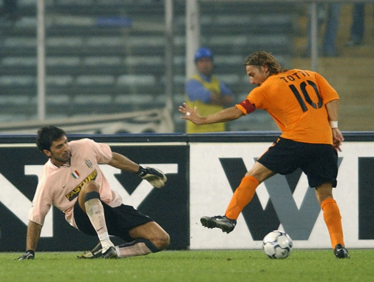 Totti despidió a Buffon con un emotiva carta, pero también lo trollea de lo lindo