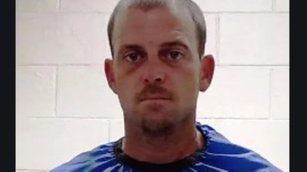 Acusan a un hombre de matar a un hispano tras golpearlo y arrastrarlo con su camioneta en Texas