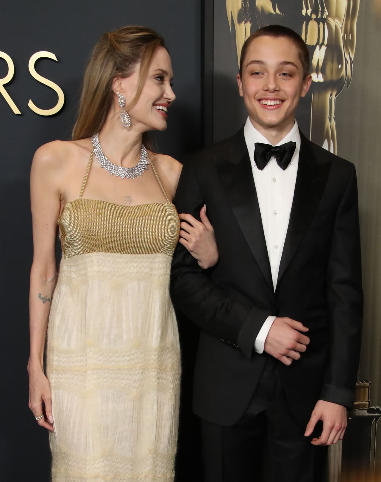 Angelina Jolie y su hijo Knox Jolie-Pitt.