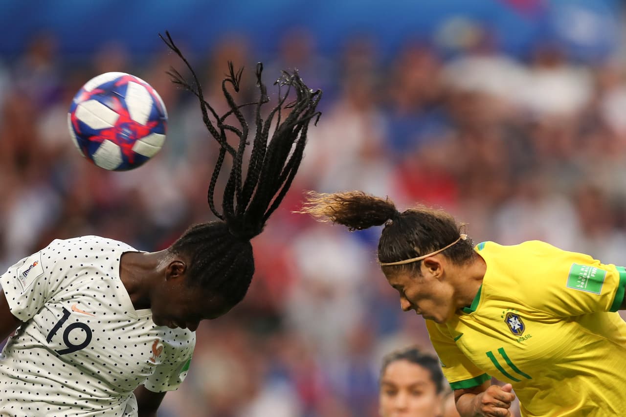 La lucha entre francesas y brasileñas se amplió al tiempo extra para definir la clasificada a la próxima instancia.