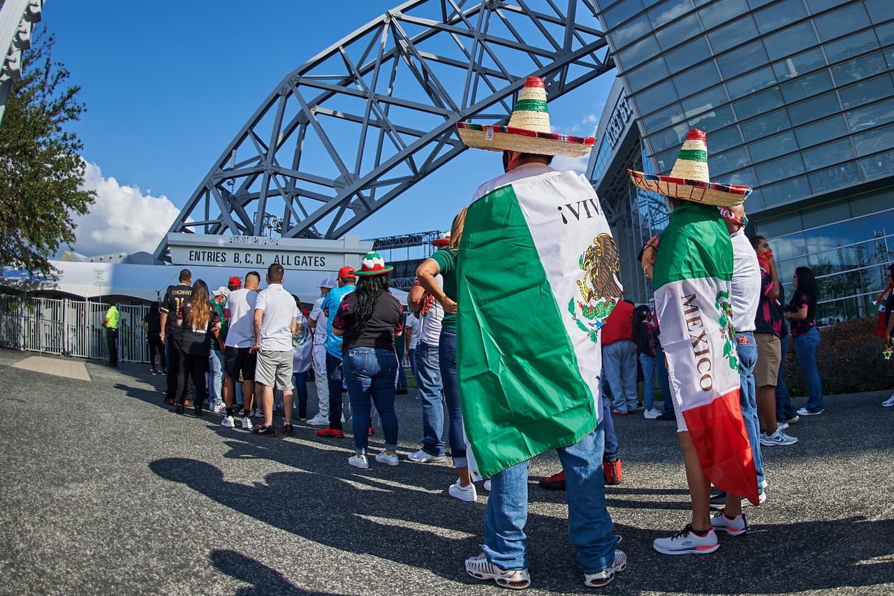 La selección mexicana derrotó a Islandia tras un primer tiempo que generó algunas dudas, pero en el complemento con ‘Chucky’ Lozano, Héctor Herrera, Néstor Araujo y Gerardo Arteaga, el partido se volvió todo del lado del Tri y se llevaron el triunfo.